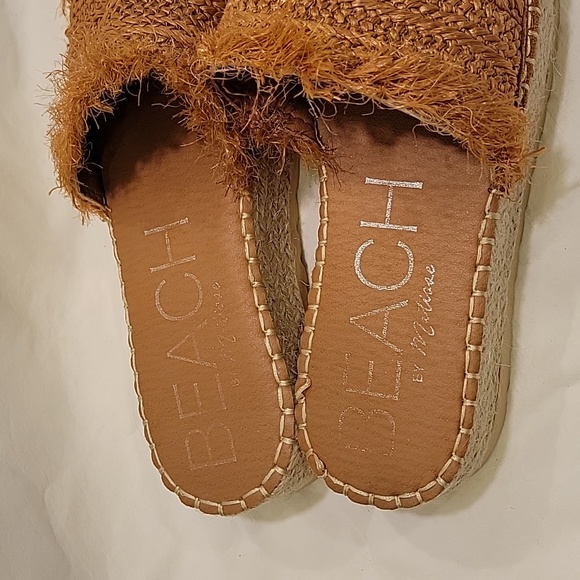 Beach Platform Slides - Picture 5 of 9